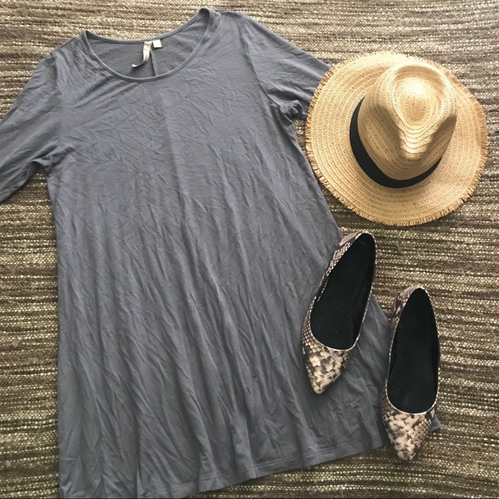 Gray Flowy Shift Dress // Francesca’s // Small